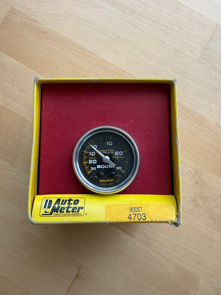 AutoMeter 4703 Carbon Fiber Boost/Vacuum Gauge – 52 mm, Ophalen of Verzenden, Nieuw