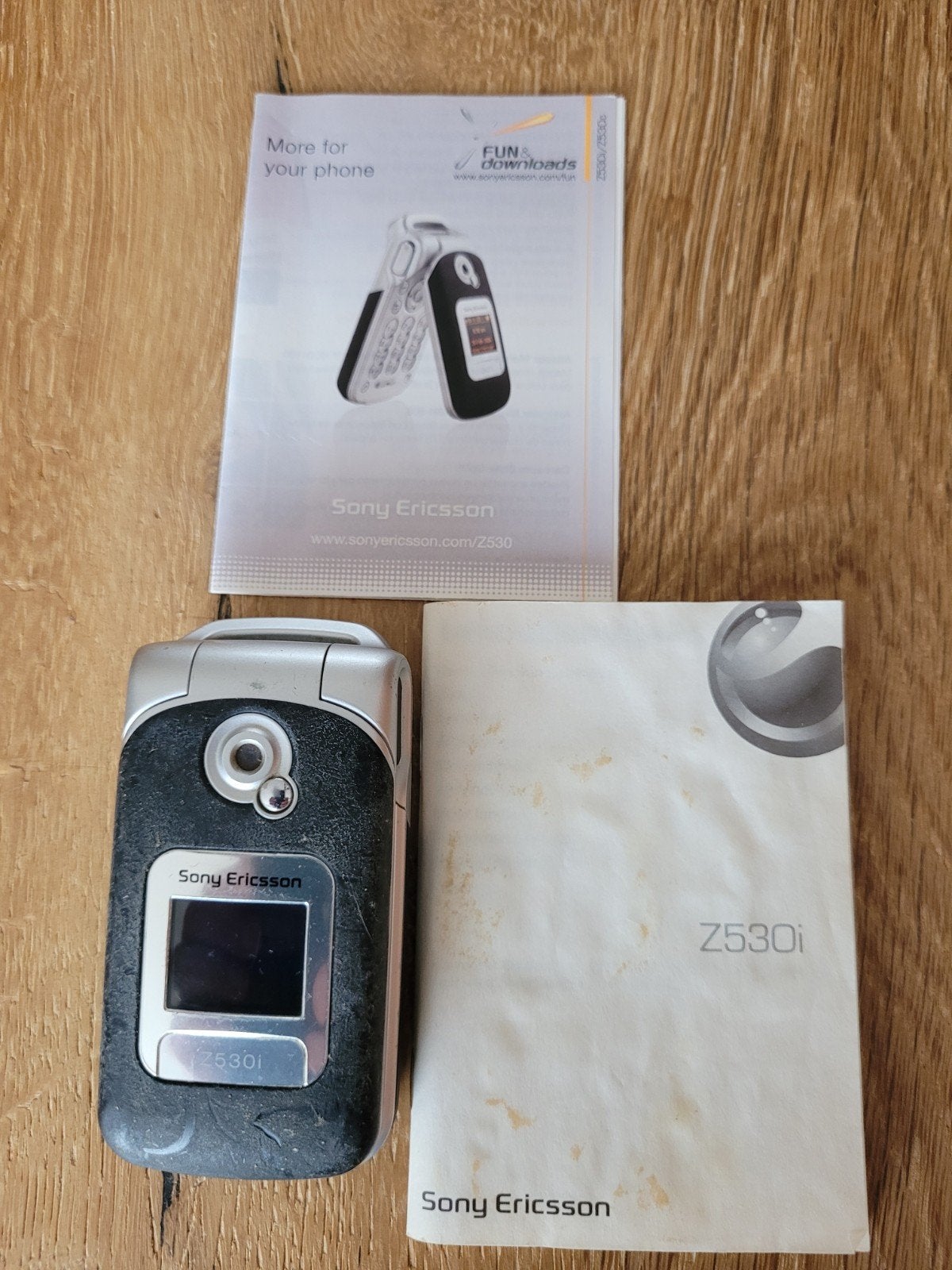 tekoop Sony Ericsson Z530i, Telecommunicatie, Mobiele telefoons | Sony, Gebruikt, Zwart, Overige systemen, Inklapmodel