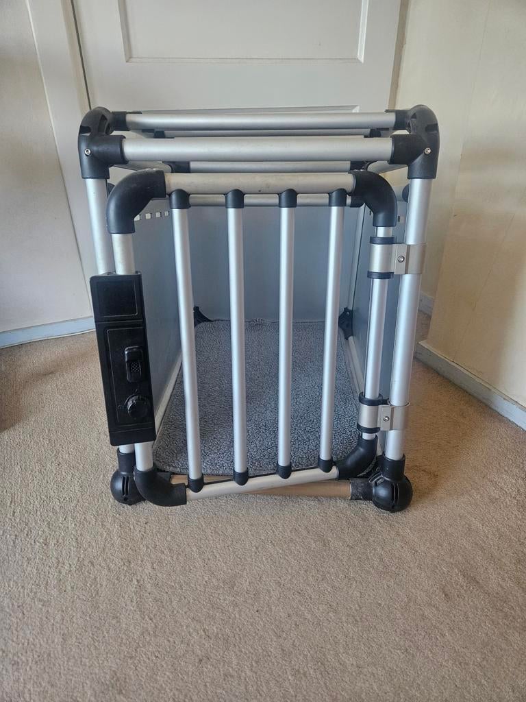 Super stevige Hondenbenches, Ophalen of Verzenden, Zo goed als nieuw, Minder dan 65 cm