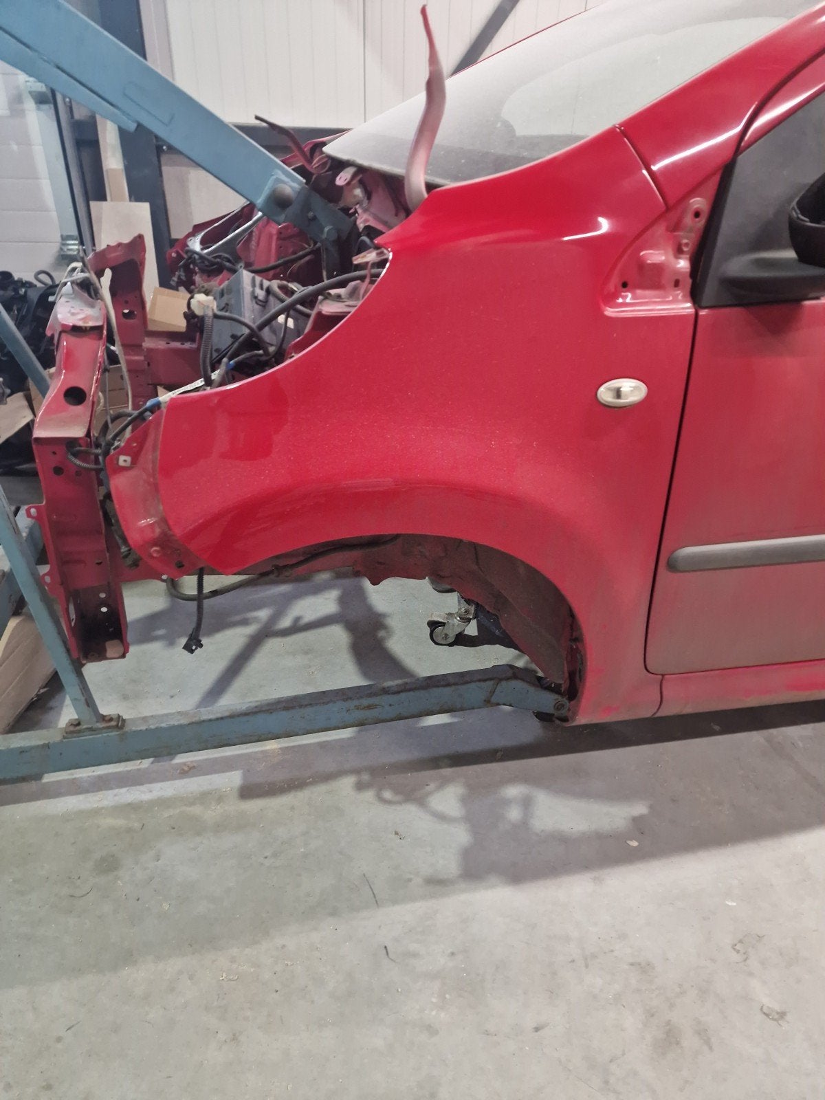 Voorscherm Spatbord Rood Citroen C1 / Peugeot 107 / Toyota A, Auto-onderdelen, Gebruikt, Voor, Ophalen of Verzenden, Spatbord