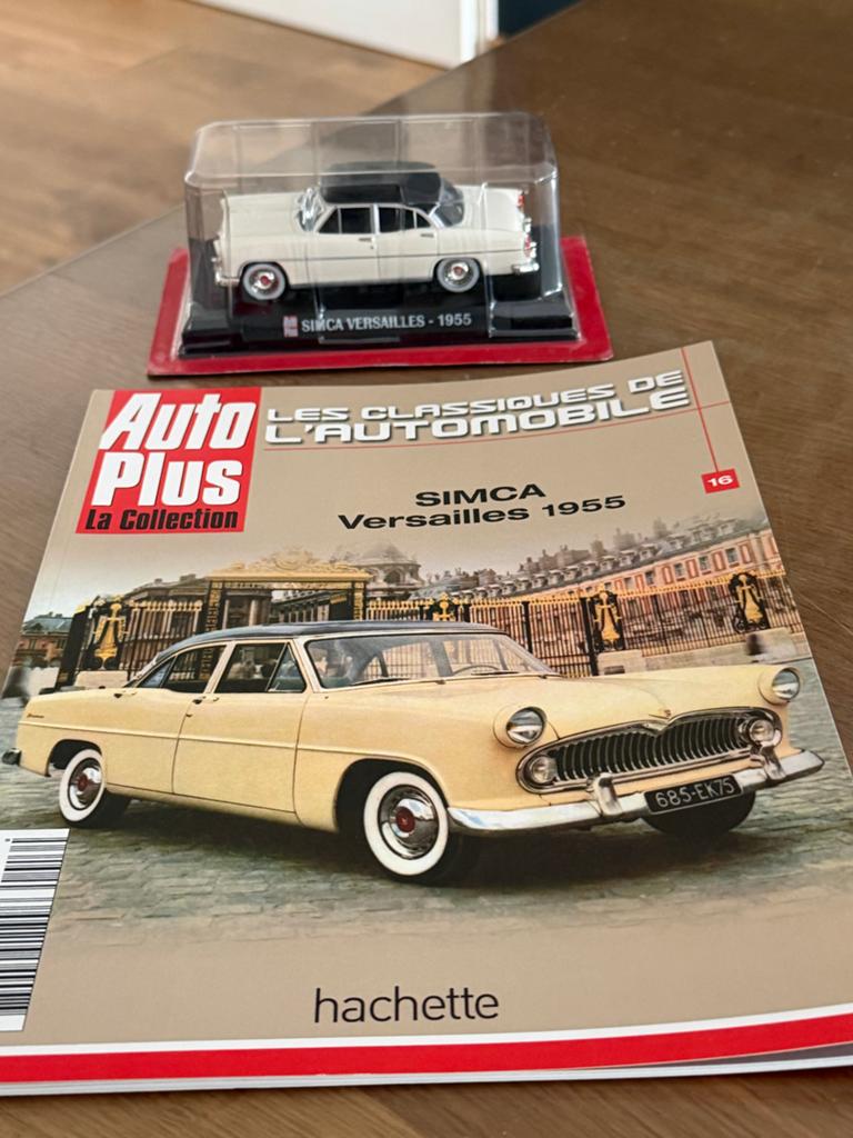 Simca Versailles 1955 schaalmodel met Auto Plus magazine, Hobby en Vrije tijd, Modelauto's | 1:43, Nieuw, Auto, Overige merken