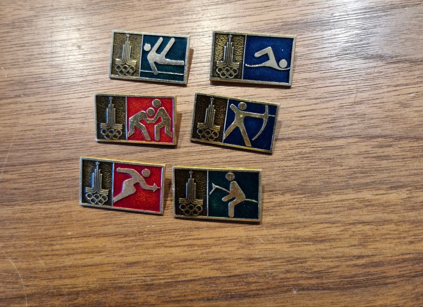 R001 Set van 6 Olympische Spelen Moskou 1980 speldjes, Ophalen of Verzenden, Gebruikt, Sport, Speldje of Pin