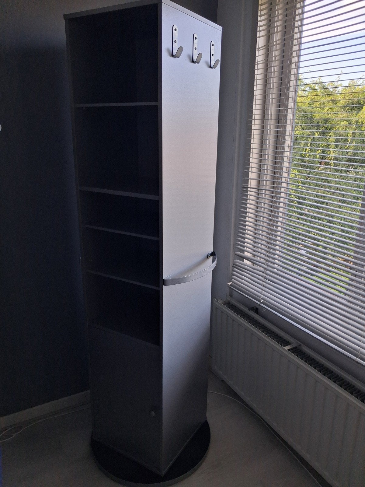 Draaibare tienerkast met spiegel en opbergruimte, Ophalen