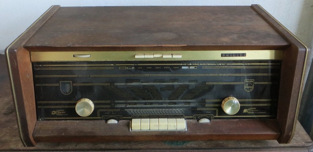 Oude houten Philips radio. Vintage radio. Retro. Decoratie, Ophalen, Gebruikt, Radio