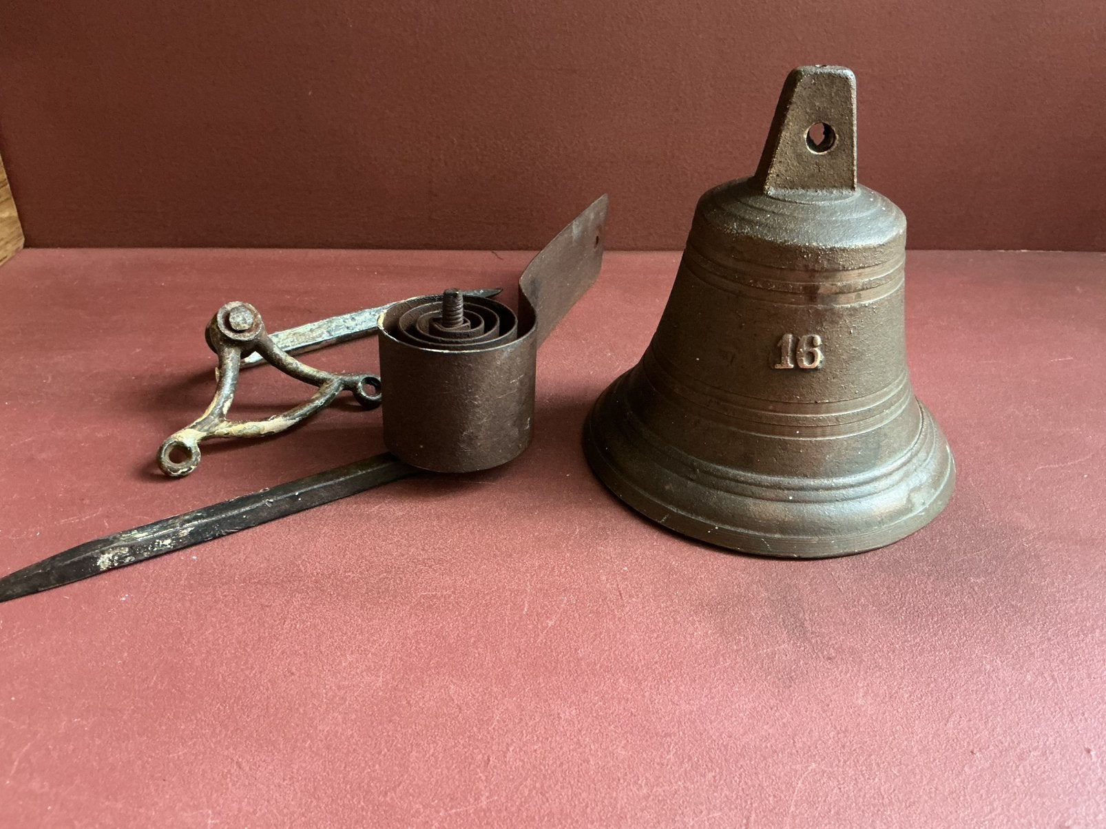 Antieke bronzen bel, Ophalen, Brons