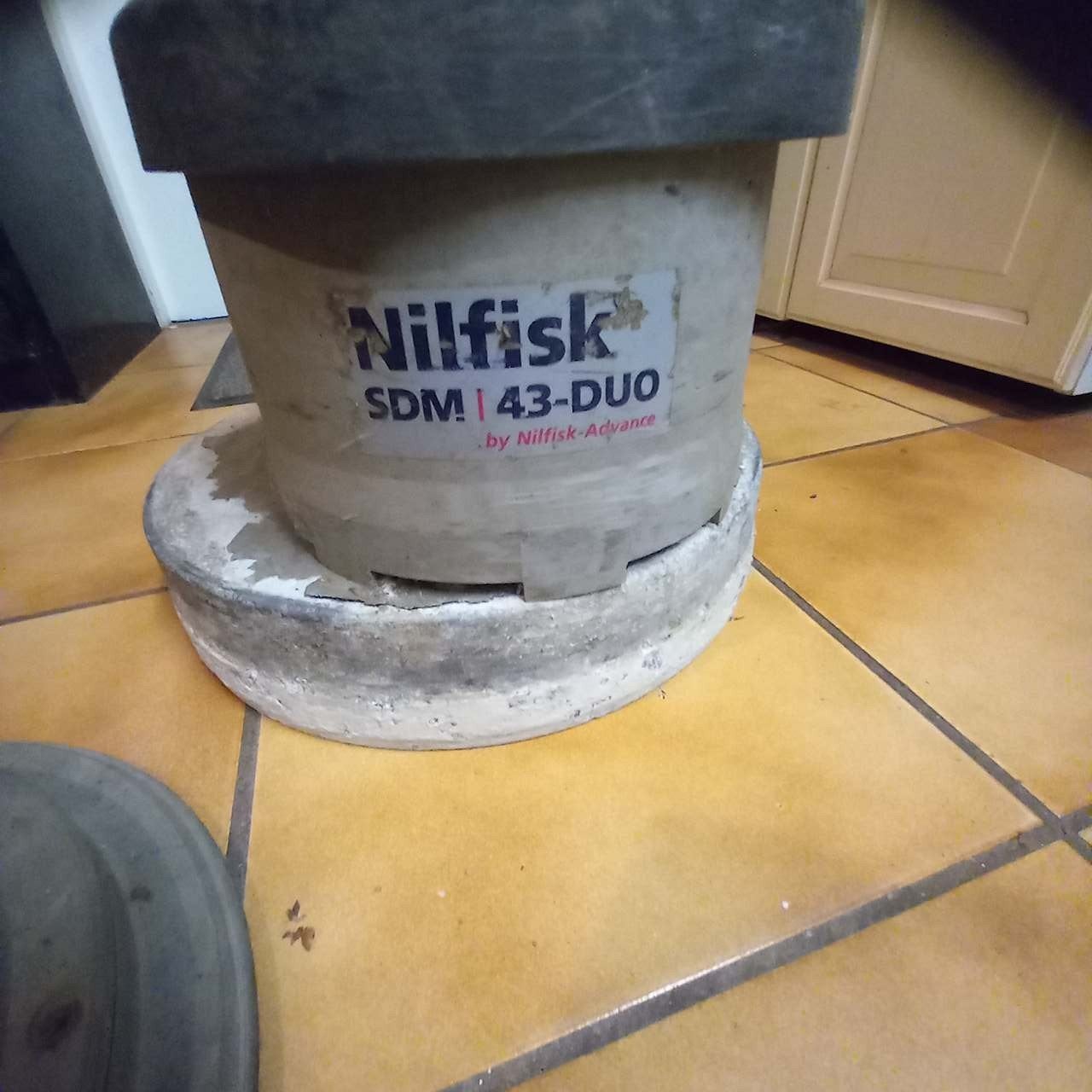 Schrobmachine nilfisk ., Ophalen, Overige materialen, Gebruikt, 80 mm of meer