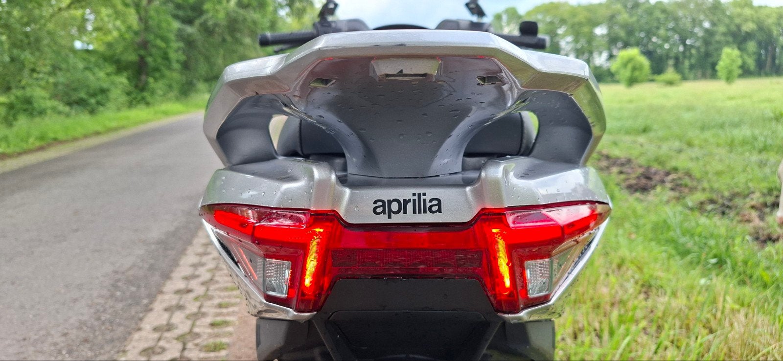 Aprilia SXR 50 uit 2021 met windscherm en beenhoes, Fietsen en Brommers, Benzine, Ophalen, Overige merken