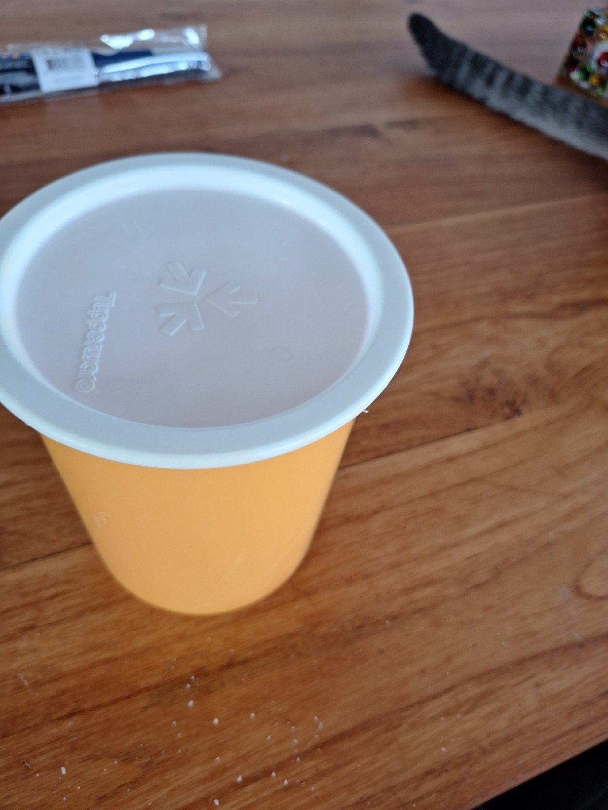 Tupperware beker/kan 1.25L - Oranje met wit deksel, Gebruikt, Geschikt voor vriezer, Beker of Kan, Oranje
