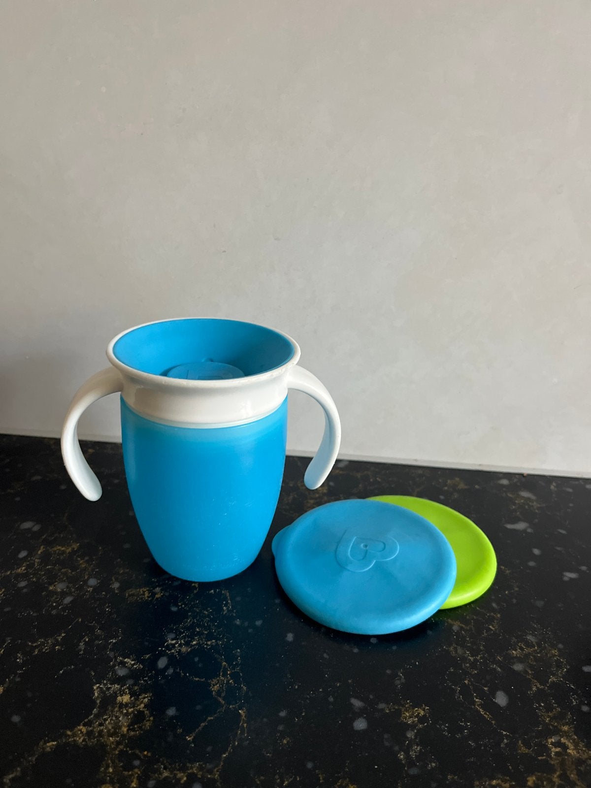 Munchkin 360 graden beker met 2 deksels, Ophalen, Gebruikt