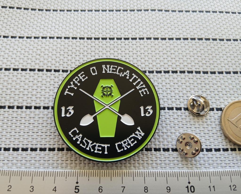 Type O Negative mooie casket crew pin speld badge   n1, Verzenden, Nieuw, Overige typen