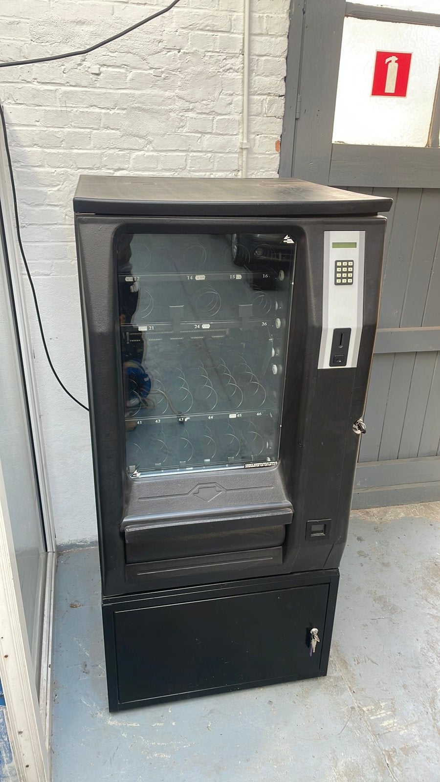 Vending machine, Ophalen, Zo goed als nieuw