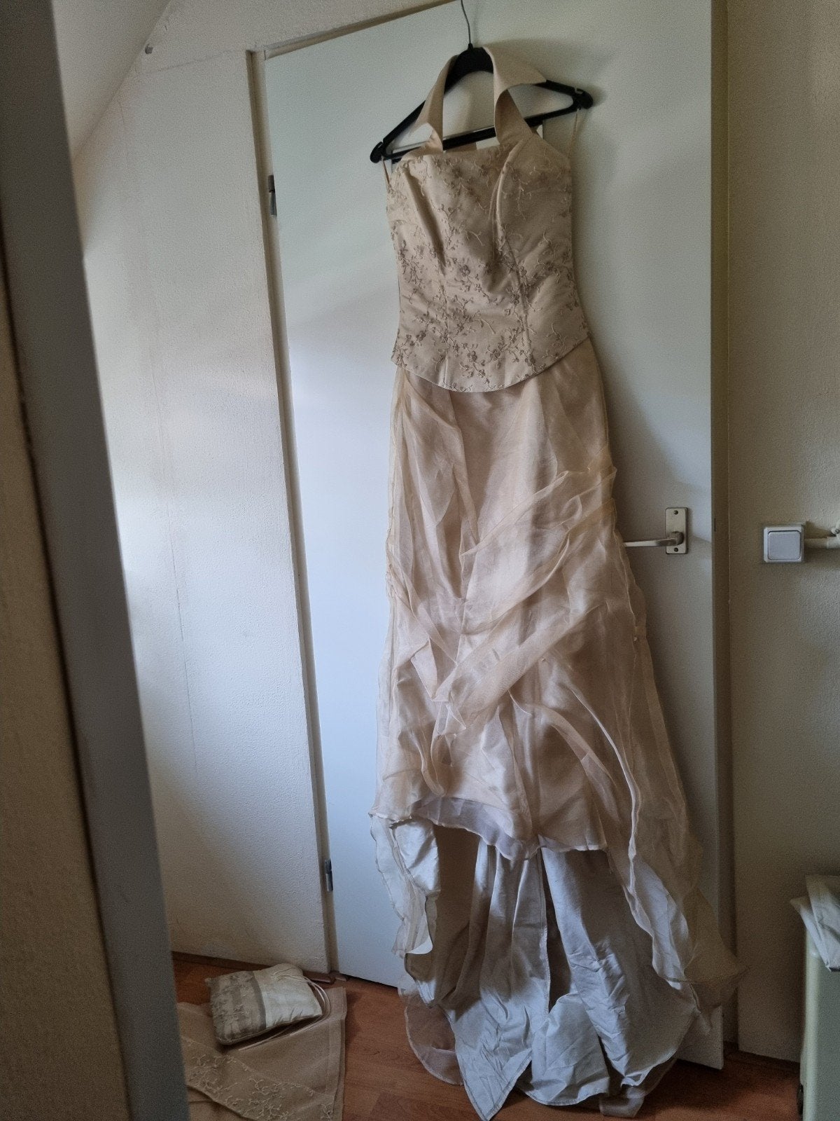 Exclusieve champagne kleurige trouwjurk maat 36/38, Ophalen, Zo goed als nieuw, Beige, Trouwjurk