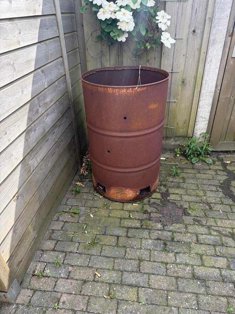 Gratis ophalen Oude roestige metalen ton, Tuin en Terras, 150 liter of meer, Ophalen, Gebruikt, Metaal