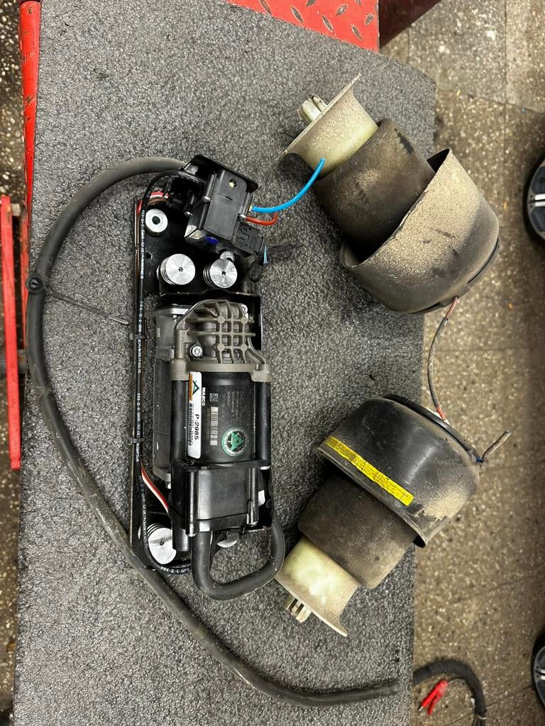 wabco compressor (2021) + 2 goede balgen bmw 5 serie f11, Ophalen of Verzenden, Gebruikt, BMW