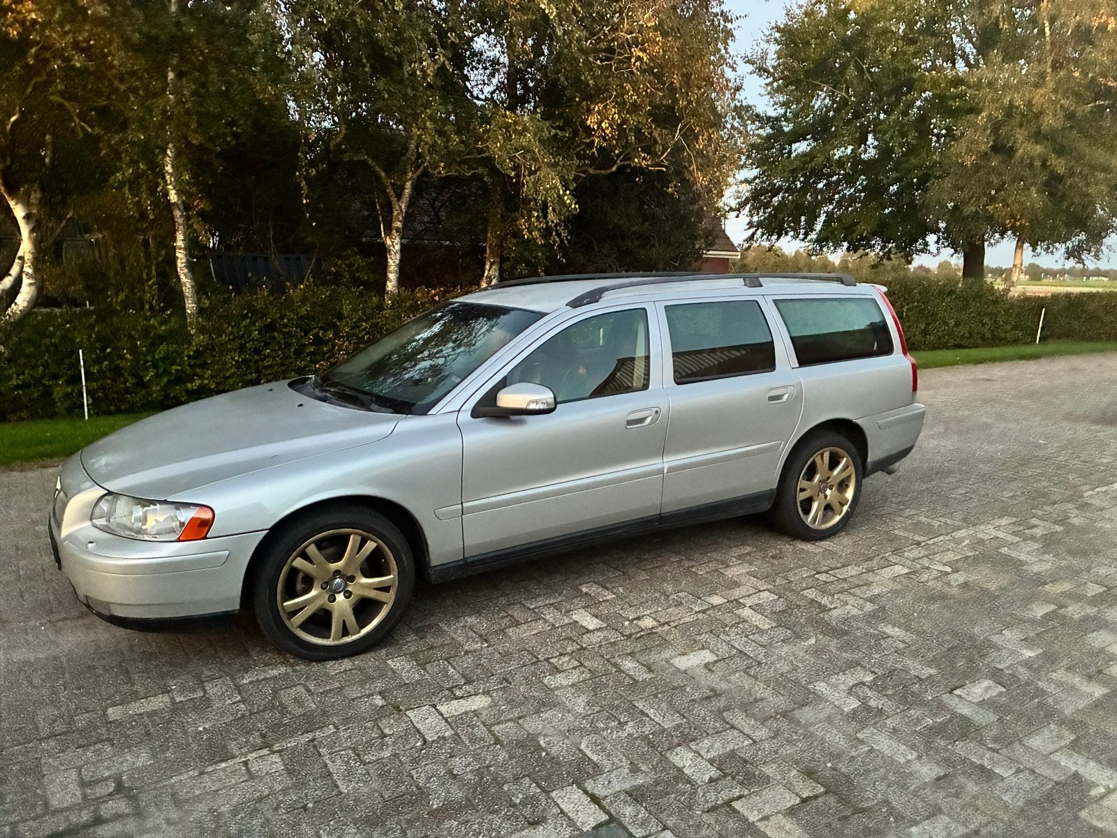 Volvo V70 2.4 D5 136KW Geartronic 2006 Grijs, 1800 kg, Stationwagon, Diesel, Particulier
