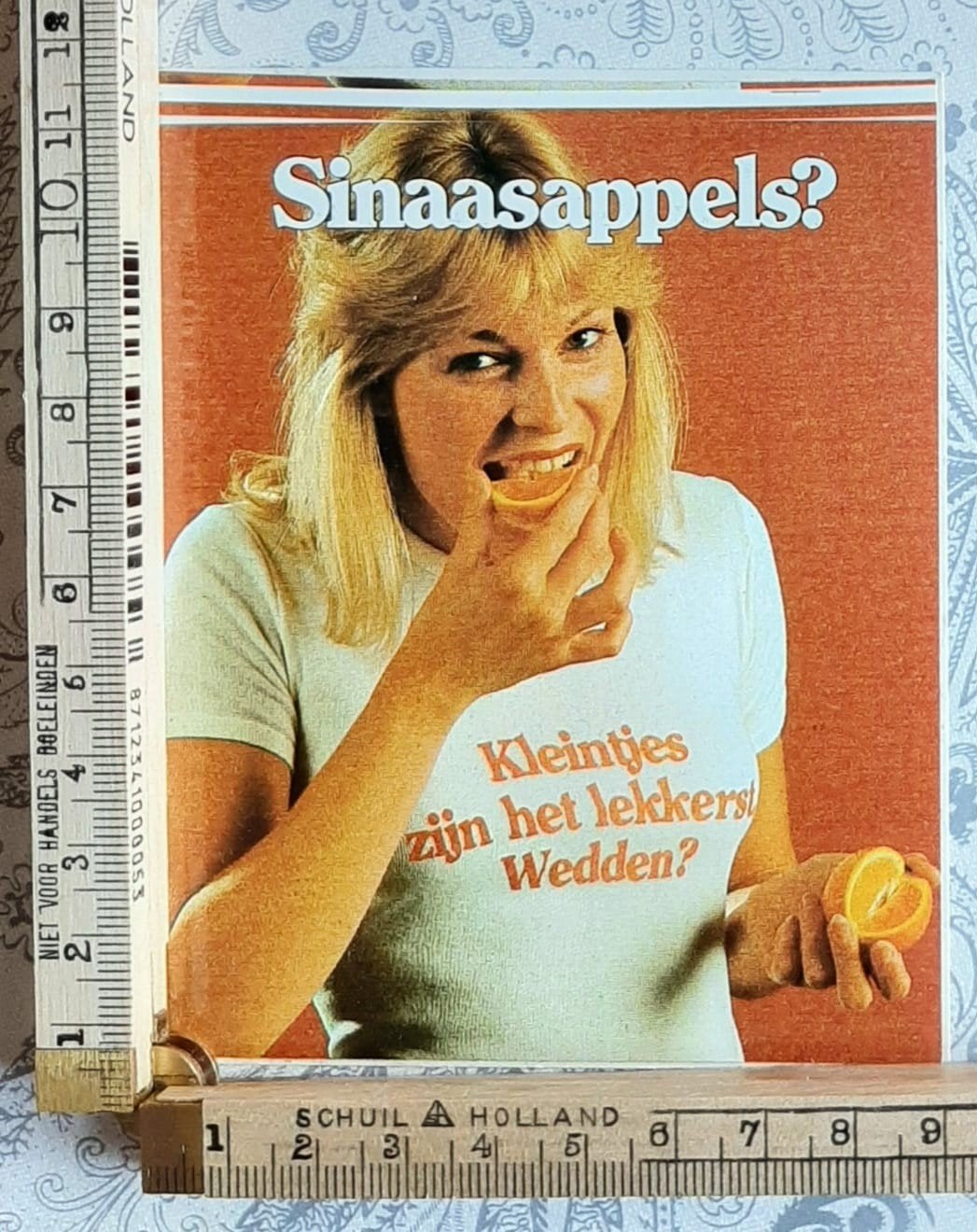Vintage sexy dame sinaasappels? Kleintjes zijn het lekkerst, Verzamelen, Stickers, Zo goed als nieuw, Overige typen, Ophalen of Verzenden
