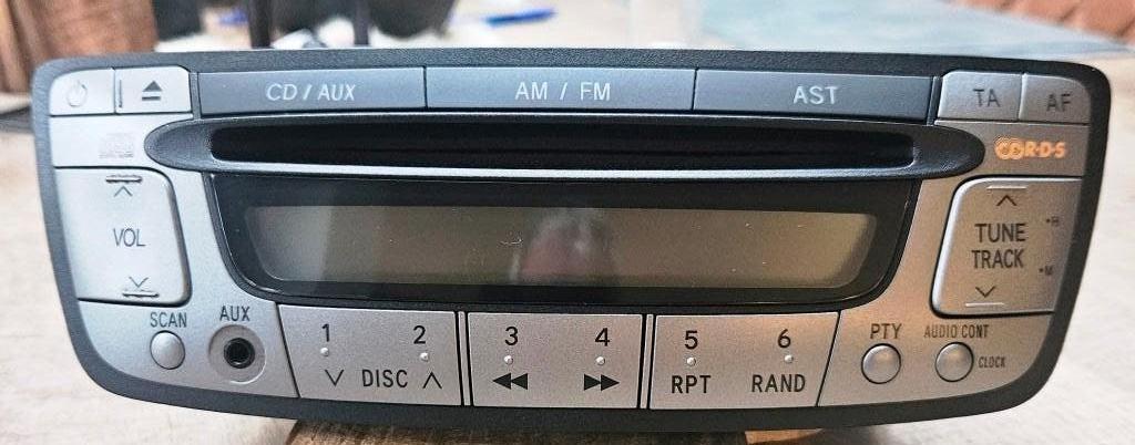 peugeot 107 citroen C1  toyota Aygo autoradio CD speler, Auto diversen, Autoradio's, Ophalen of Verzenden, Zo goed als nieuw