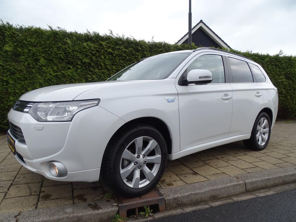 Mitsubishi OUTLANDER 2.0 PHEV INSTYLE+-Trkh-Navi-Blth-Cruise, Auto's, Mitsubishi, Bedrijf, Outlander, ABS, Airbags, Bluetooth