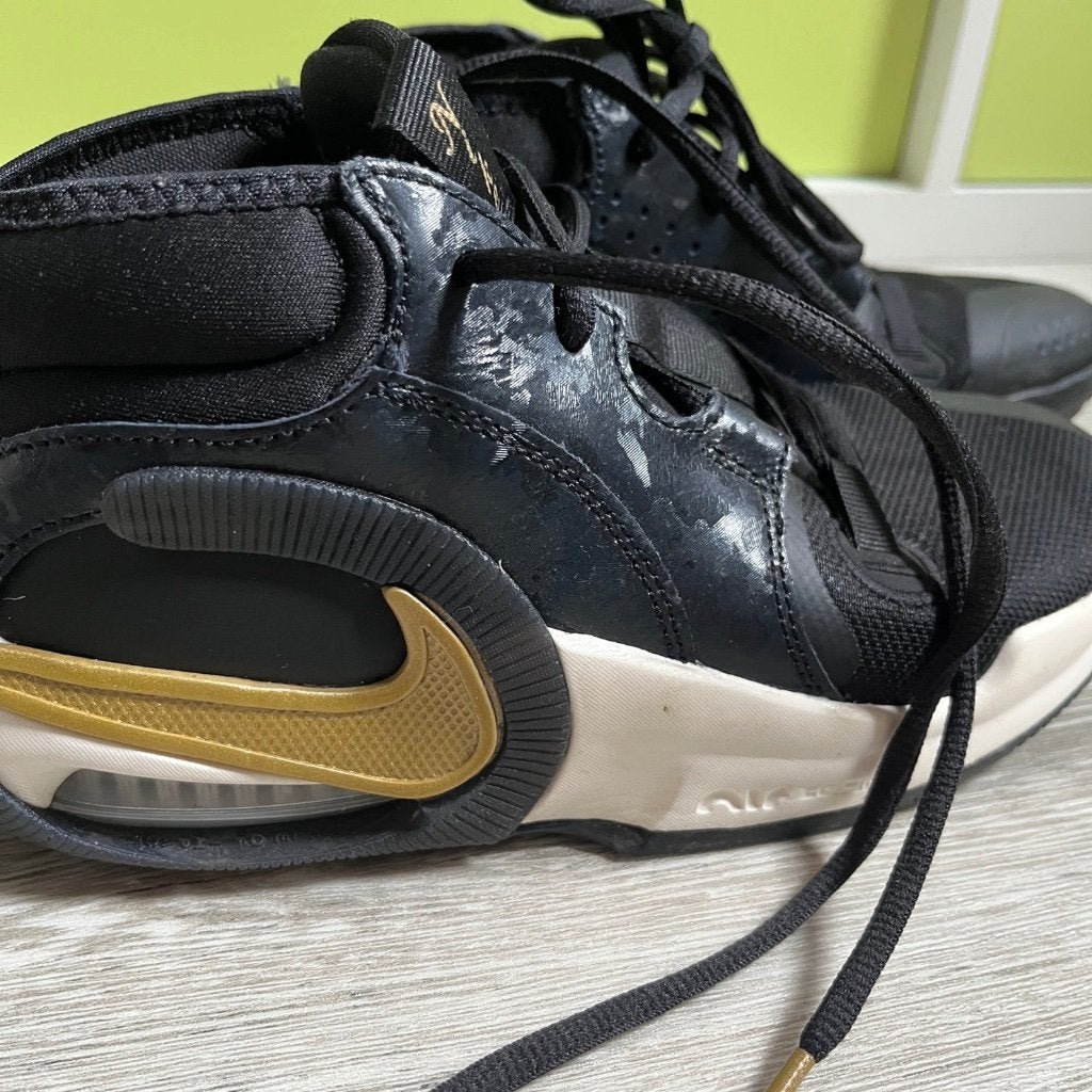 Nike Performance black metallic gold maat 37,5, Nike, Ophalen of Verzenden, Zo goed als nieuw, Sportschoenen