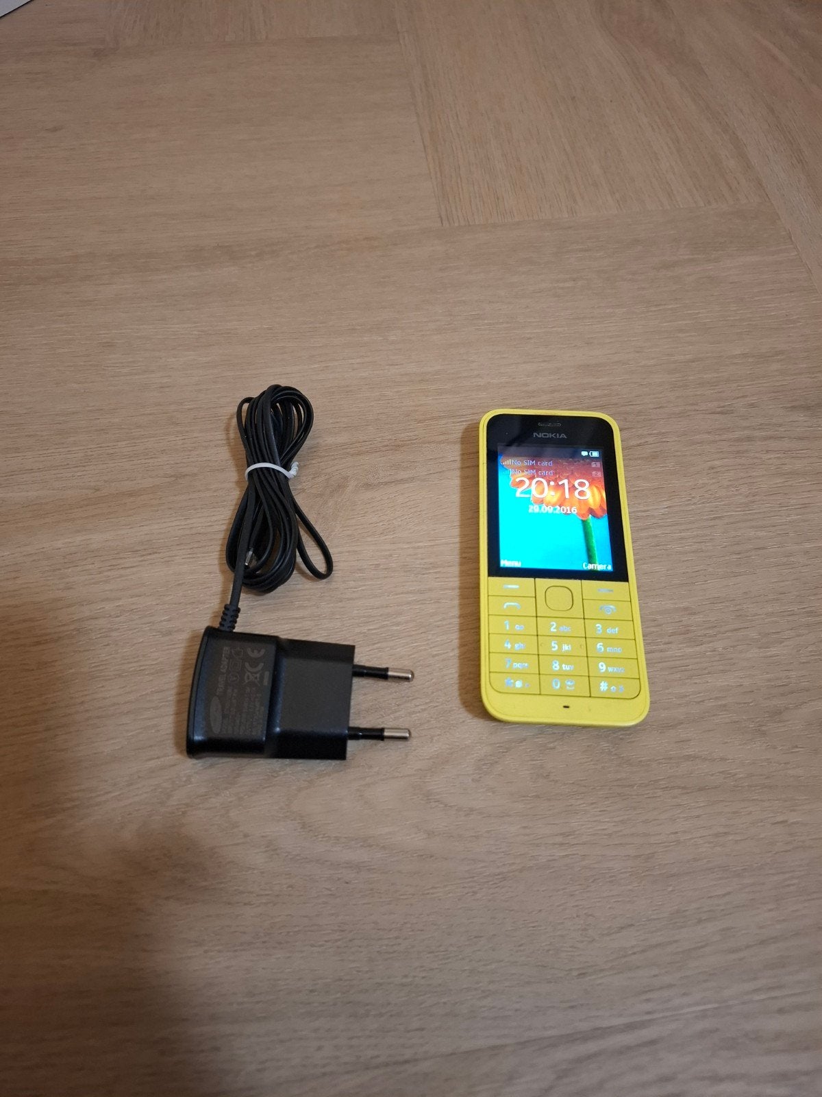 Nokia 220 Mobiele Telefoon, Telecommunicatie, Geel, Fysiek toetsenbord, Ophalen of Verzenden, Klassiek of Candybar