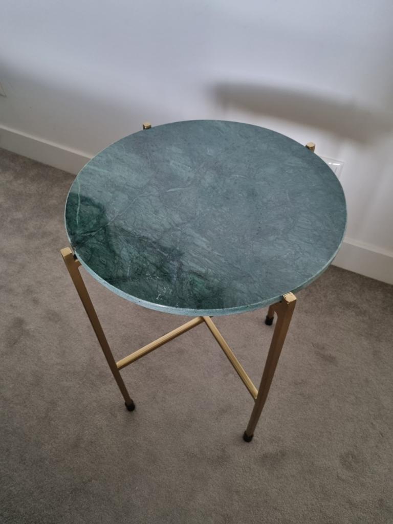 Bijzettafel met groen marmeren blad en gouden onderstel, Huis en Inrichting, Tafels | Bijzettafels, Minder dan 55 cm, Gebruikt