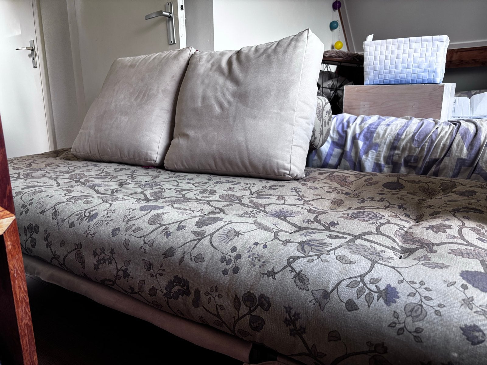 Innovation slaapbank met bloemenprint in beige, bruin, paars, Ophalen, Driepersoons, 75 tot 100 cm, Zo goed als nieuw