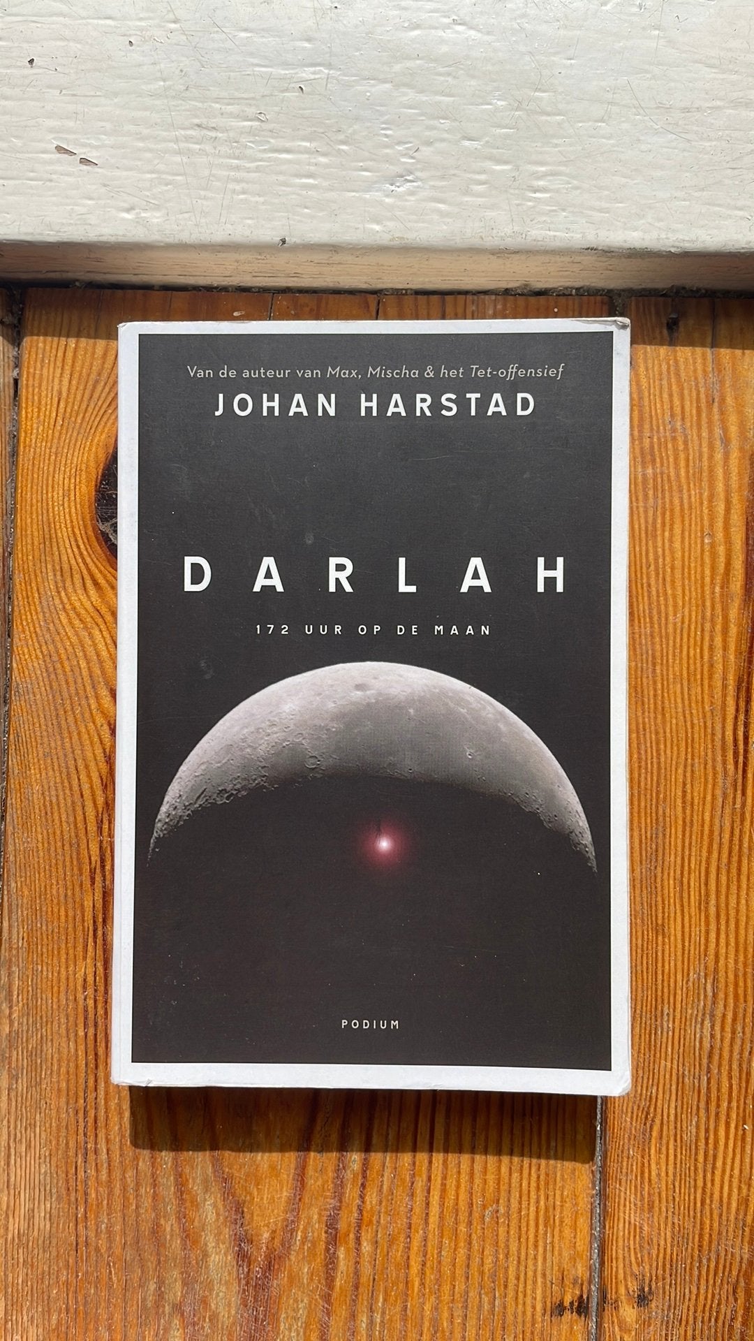 Boek: Darlah 172 uur op de maan, johan harstad, Boeken, Ophalen of Verzenden, Zo goed als nieuw