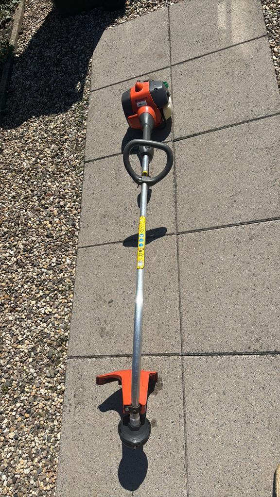 Te koop Husqvarna Grasstrimmer- 2 takt, Tuin en Terras, Grastrimmers, Ophalen, Gebruikt, Minder dan 10 cm, Benzine