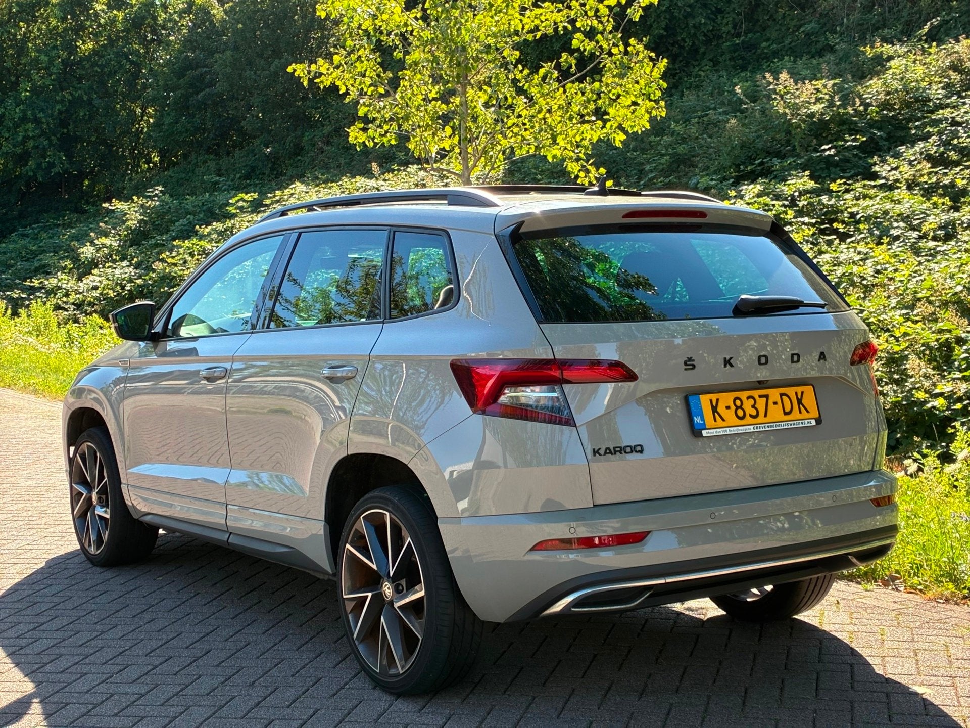 Skoda Karoq 1.5 TSI ACT Sportline Business PANO VIRTUAL, Auto's, 4 cilinders, 150 pk, Bedrijf, 690 kg