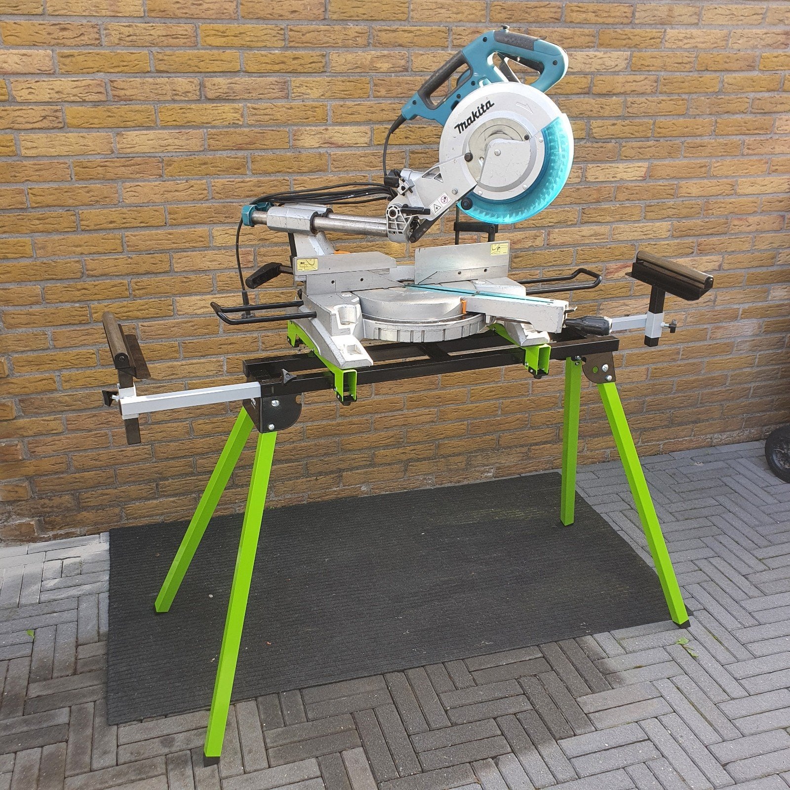 afkortzaag Makita, Doe-het-zelf en Verbouw, Ophalen, 1200 watt of meer, Afkortzaag, 70 mm of meer