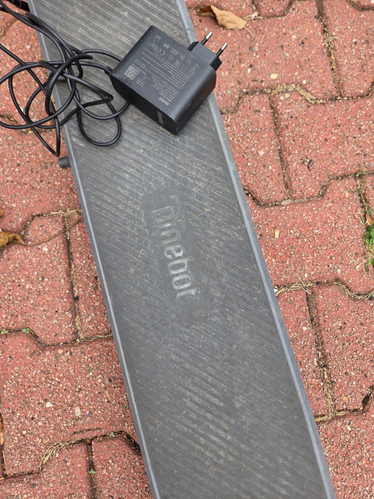 Ninebot elektrische step met oplader, Fietsen en Brommers, Ophalen of Verzenden, Gebruikt, Elektrische step (E-scooter), Ninebot