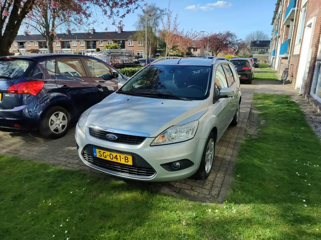 Ford Focus 1.6 74KW Wagon + setje zomerbanden (met velgen), Stationwagon, Handgeschakeld, Particulier, Zilver of Grijs
