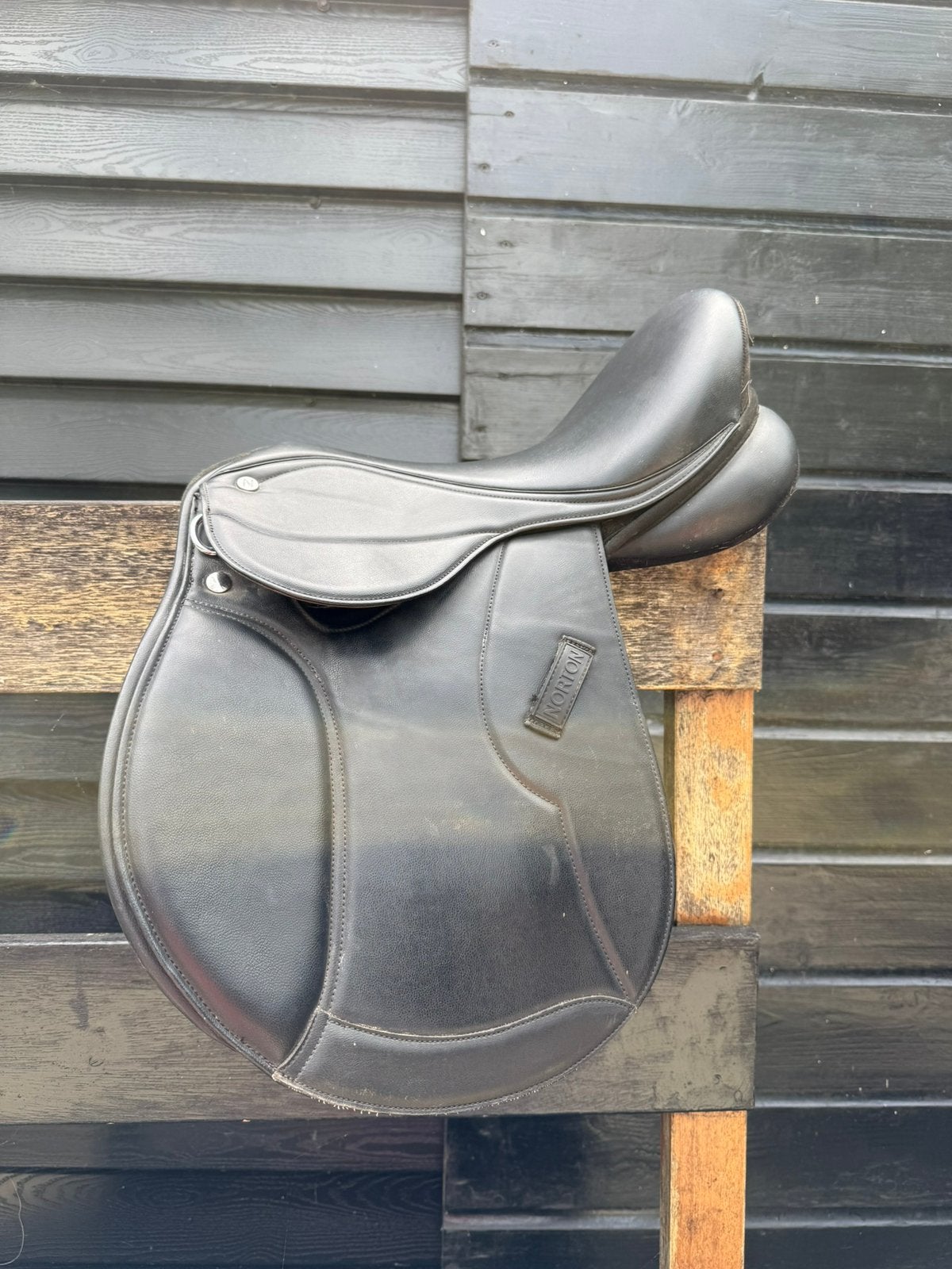 Praktisch nieuw norton 15 inch veelzijdigheids zadel, Dieren en Toebehoren, Paarden en Pony's | Zadels, XS (15.5 inch of kleiner)
