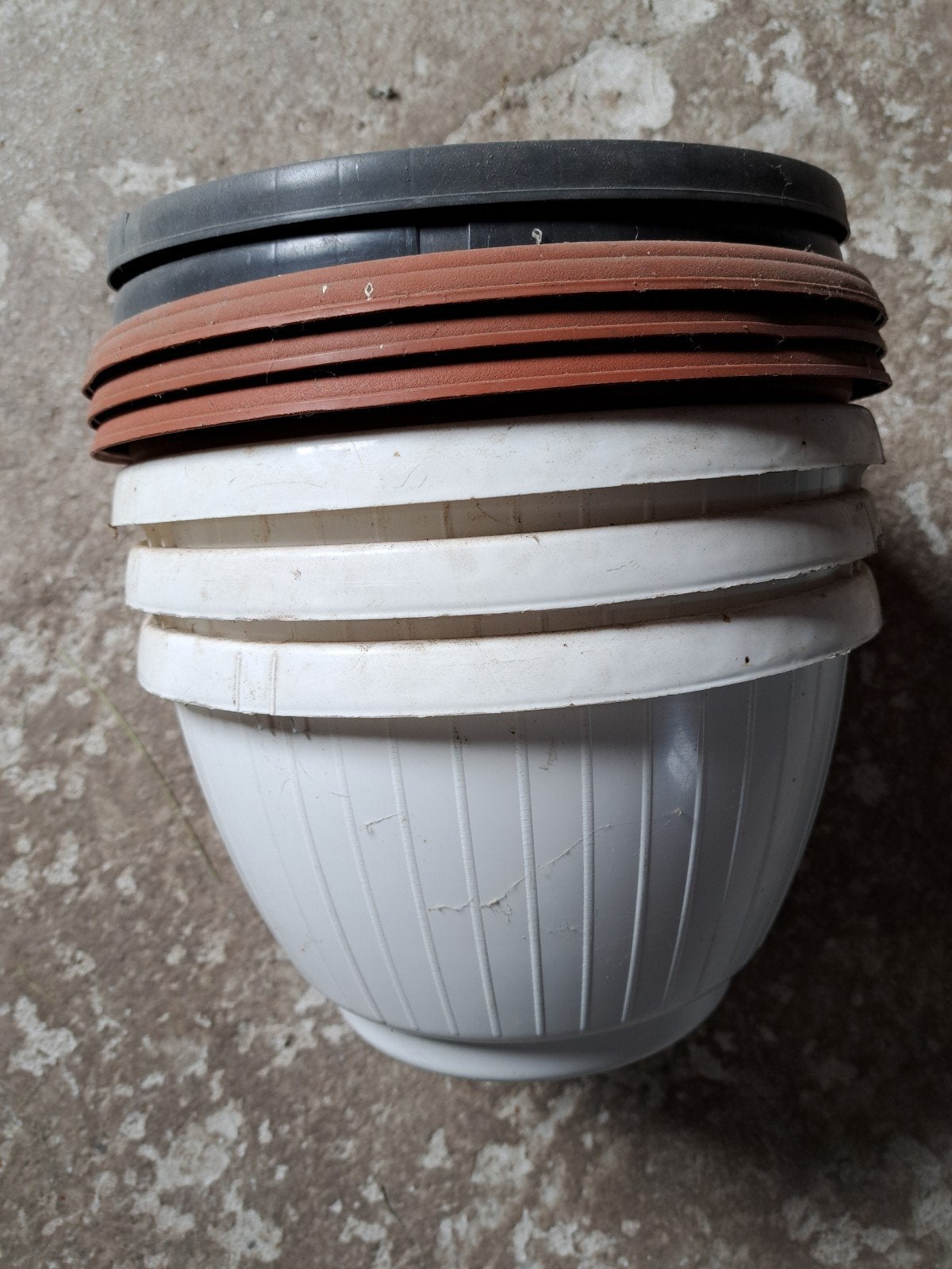 Set van 8 hangpotten voor binnen of buiten, Tuin en Terras, Bloempotten, 25 tot 40 cm, Kunststof, Gebruikt, Rond