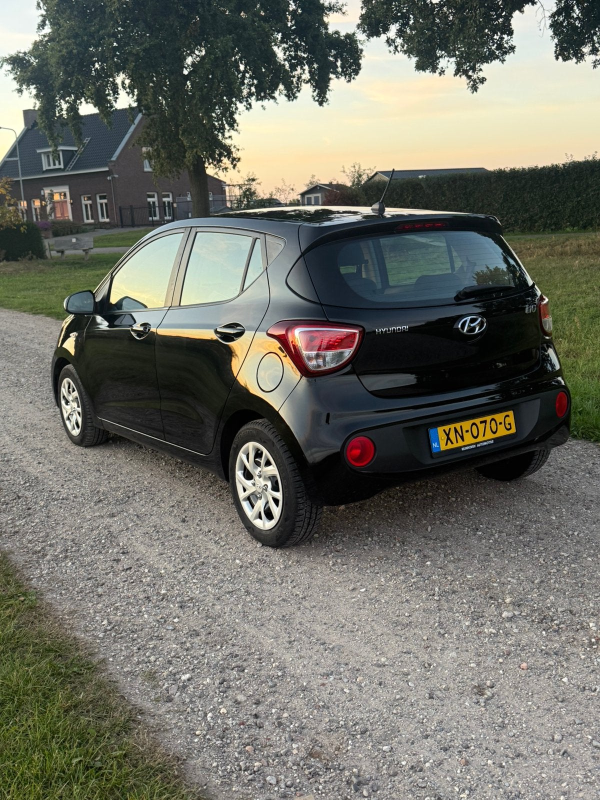 Foto 4 van Hyundai i10 1.0i 66pk 2019 Zwart