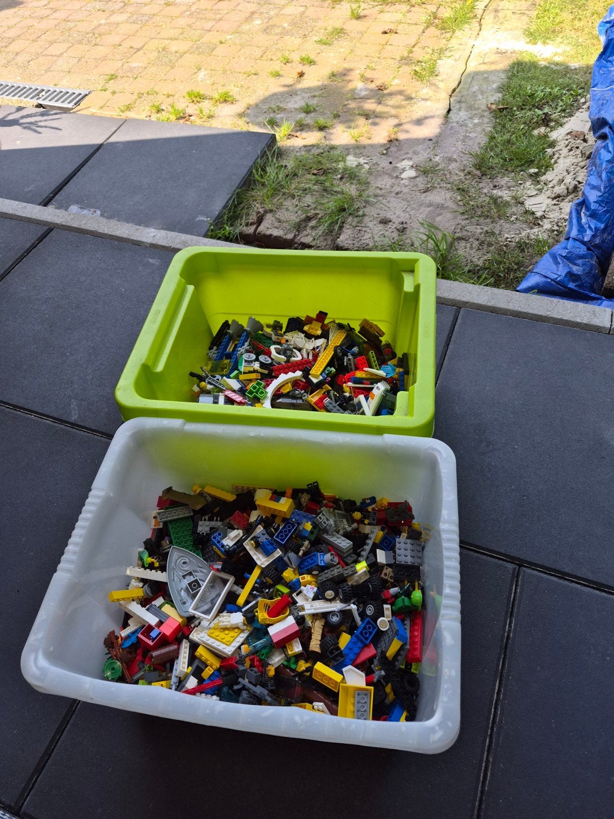 2 bakken met Lego, Ophalen