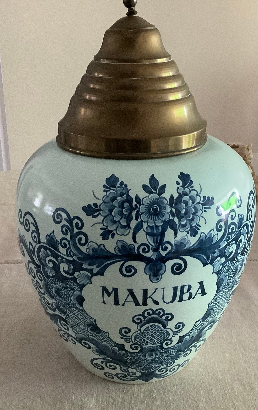 Handbeschilderde OUD Delft tabakspot “Makuba” ca. 1940-1968, Ophalen