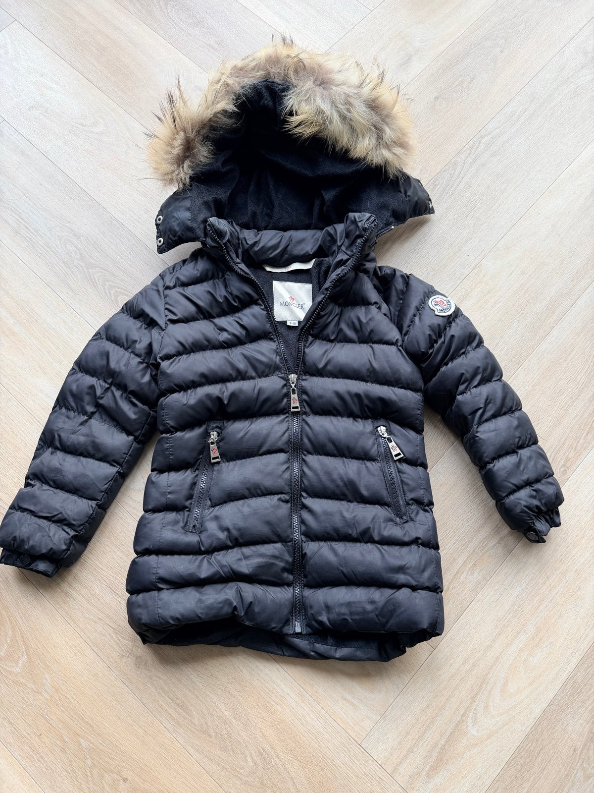 Moncler donsjas met bontkraag voor kinderen (maat 9-10), Ophalen of Verzenden, Zo goed als nieuw, Meisje