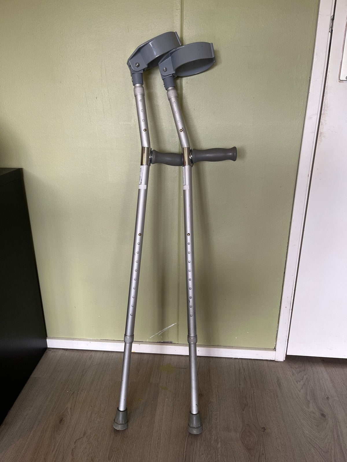 elbow crutches - elleboogkrukken, Ophalen, In hoogte verstelbaar, Zo goed als nieuw