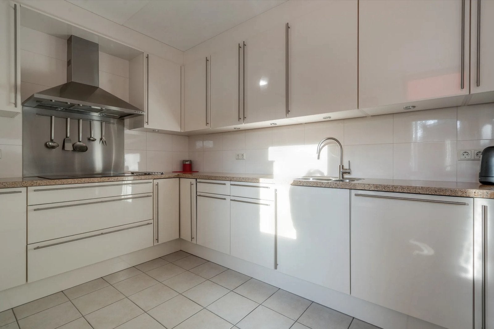Moderne Rotpunkt witte hoekkeuken met inbouwapparatuur, Huis en Inrichting, Keuken | Complete keukens, Gebruikt, Wit, Hoekkeuken