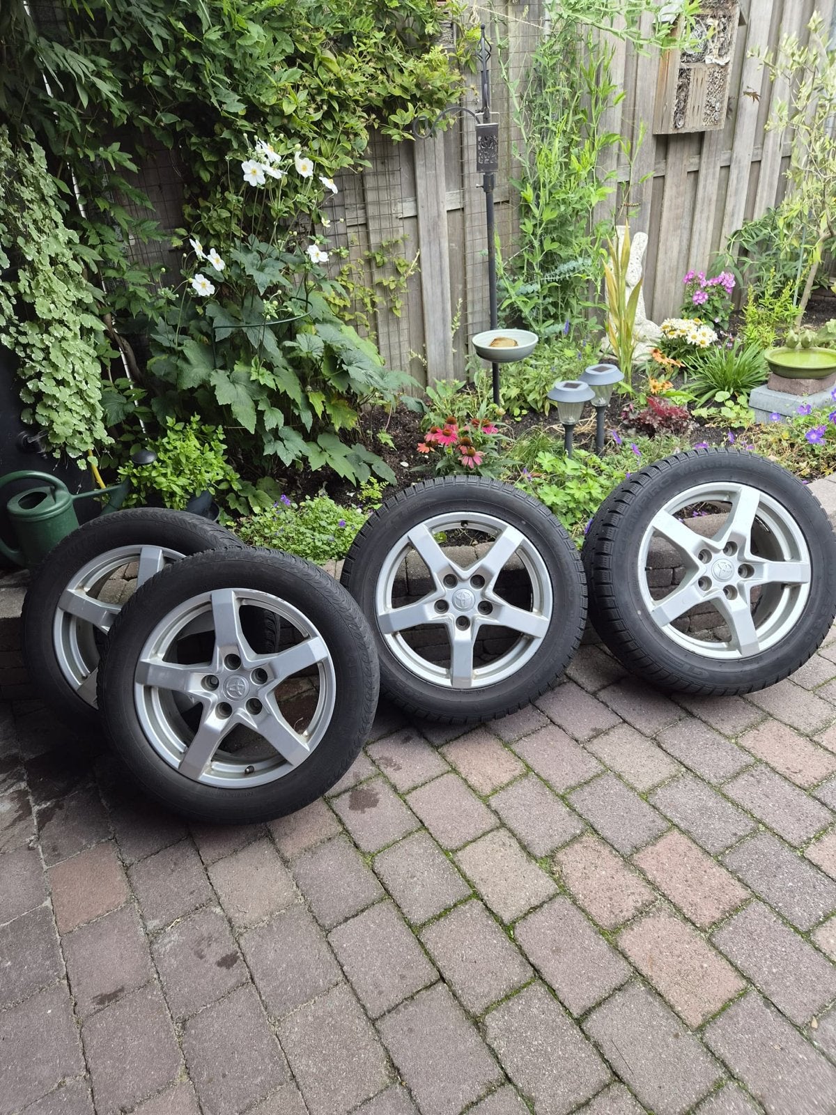 Winterbanden met velgen voor Toyota Auris (1 jaar gebruikt), Ophalen, Gebruikt, 16 inch, Banden en Velgen