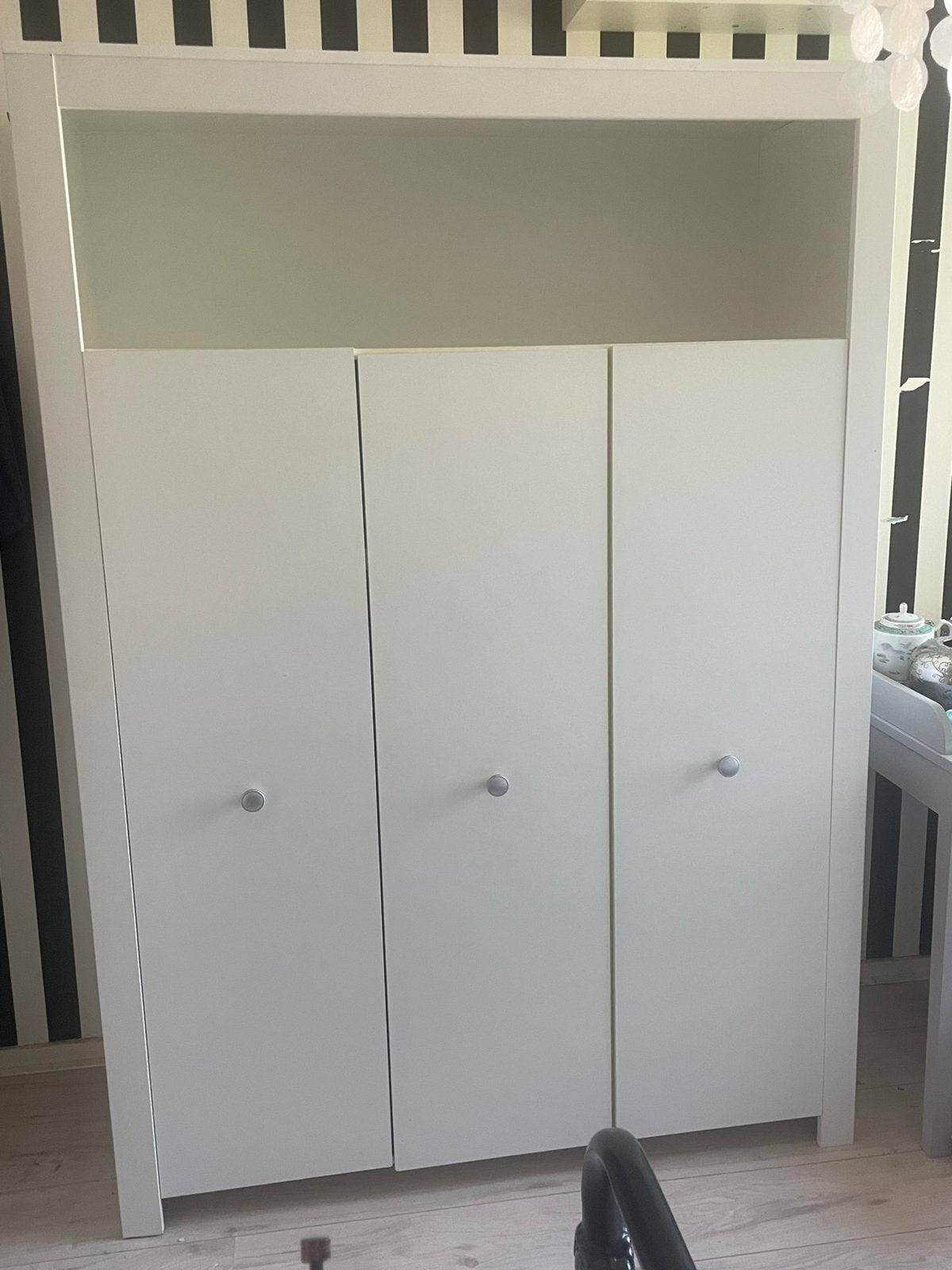 Olivia kledingkast wit, Ophalen, Met deur(en), Gebruikt, 100 tot 150 cm