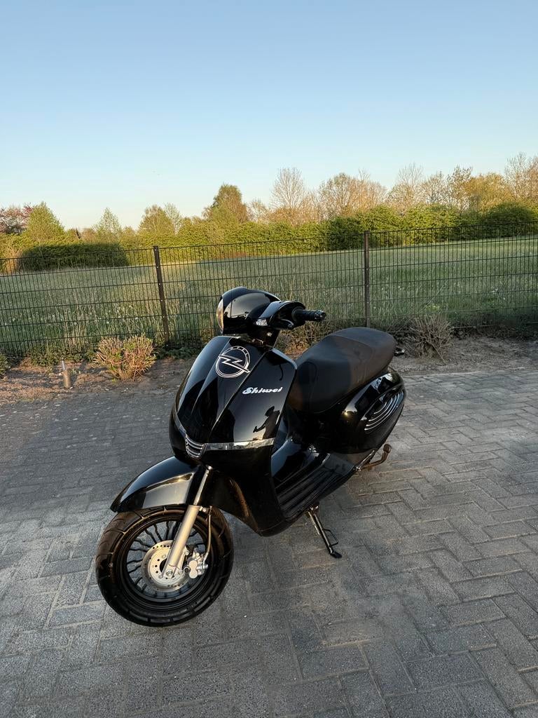 *ZEER NETTE* Shiwei elektrische scooter, Fietsen en Brommers, Ophalen, Zo goed als nieuw, Benzine