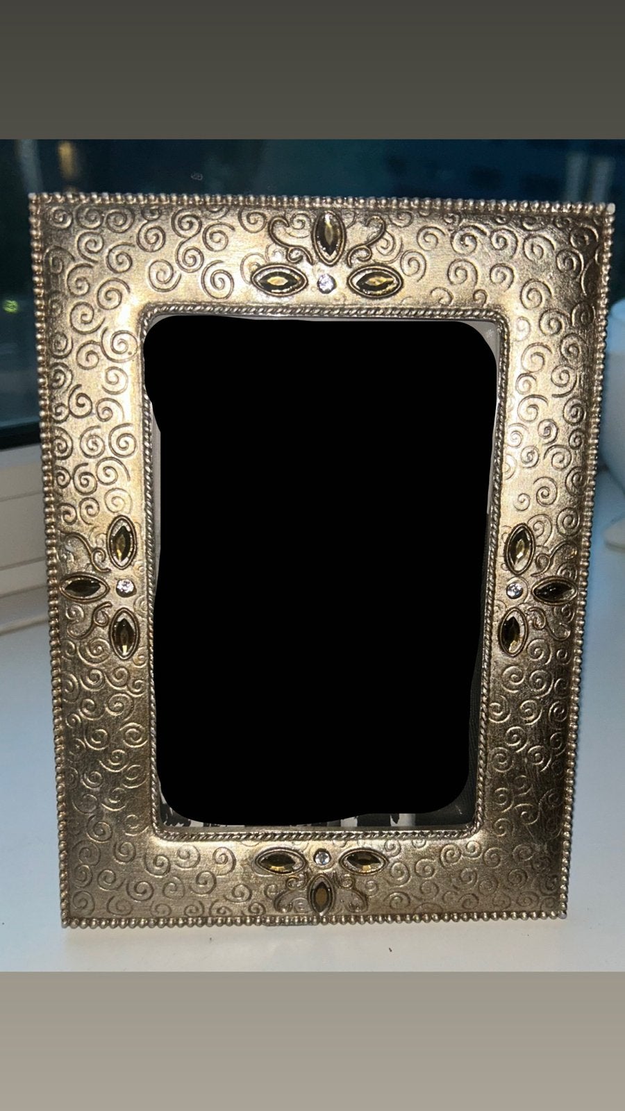 Decoratieve fotolijst met goudkleurige versieringen, Gebruikt, Verzenden, Met sierrand, Fotolijst