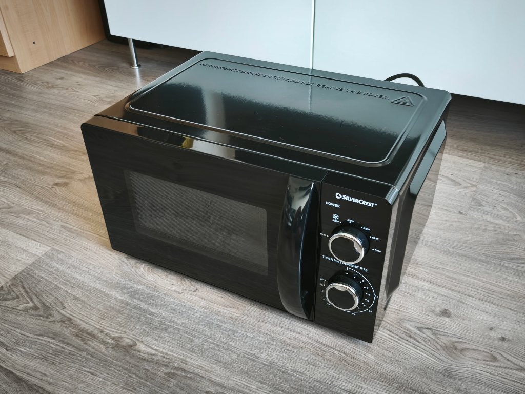 Erg nette SilverCrest SMW 700 D3 magnetron, Witgoed en Apparatuur, Magnetrons, Ophalen, Minder dan 45 cm, Draaiplateau, Vrijstaand