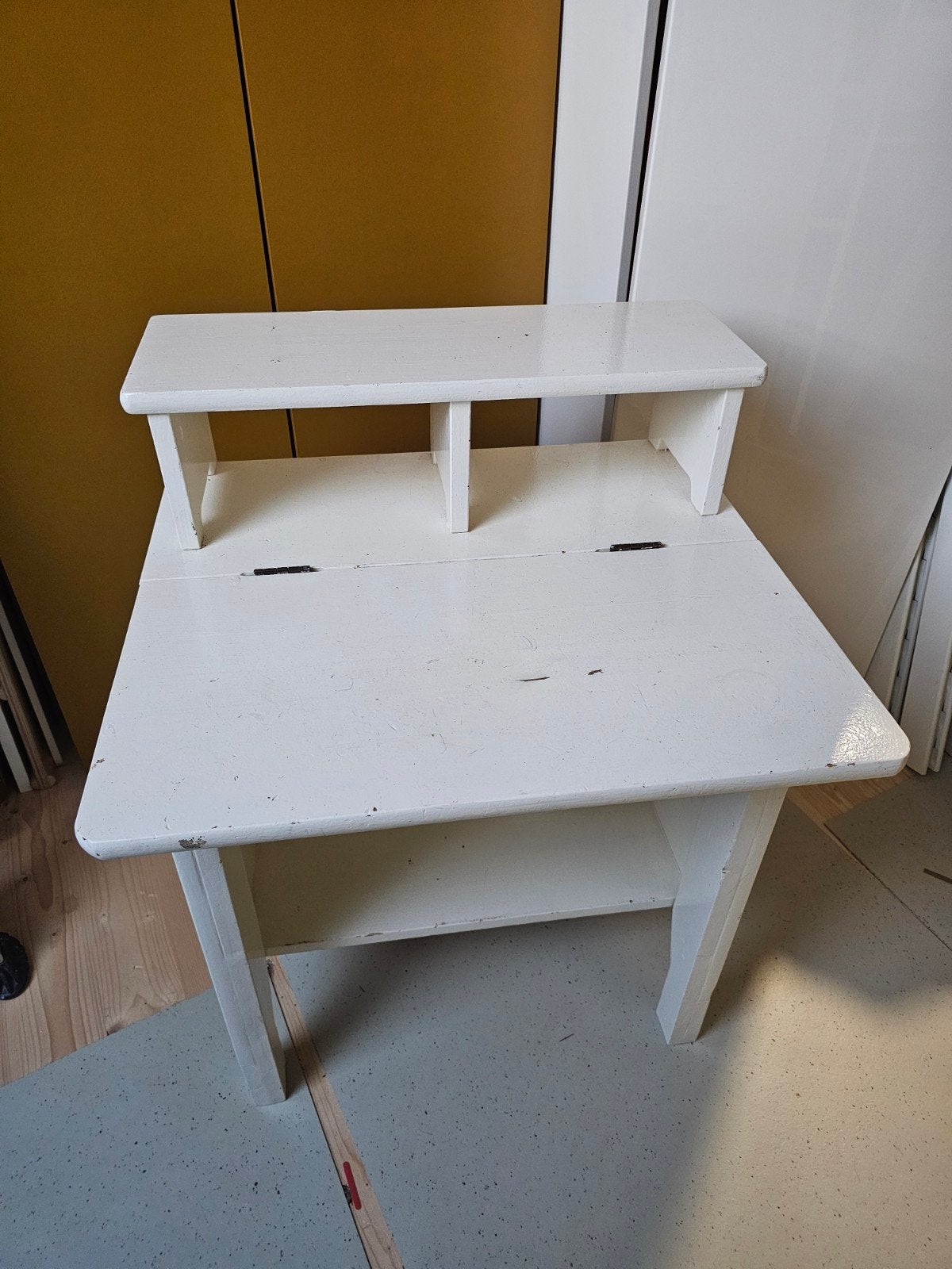 Kinderbureau met klep en opbergruimte - Wit, Huis en Inrichting, Bureaus, Ophalen, Gebruikt, Hout, Kinderbureau