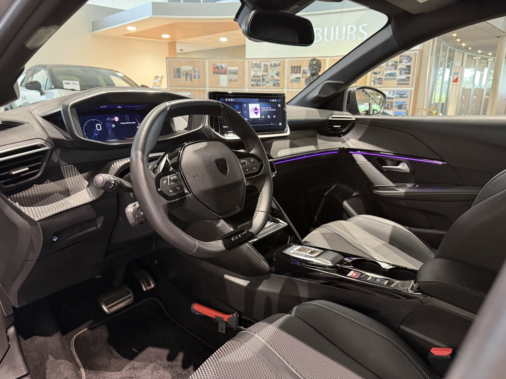 Peugeot 208 1.2 Hybrid 145 e-DCS6 GT NL auto, Camera, Adapti, 1203 kg, Euro 6, 1199 cc, Leder en Stof