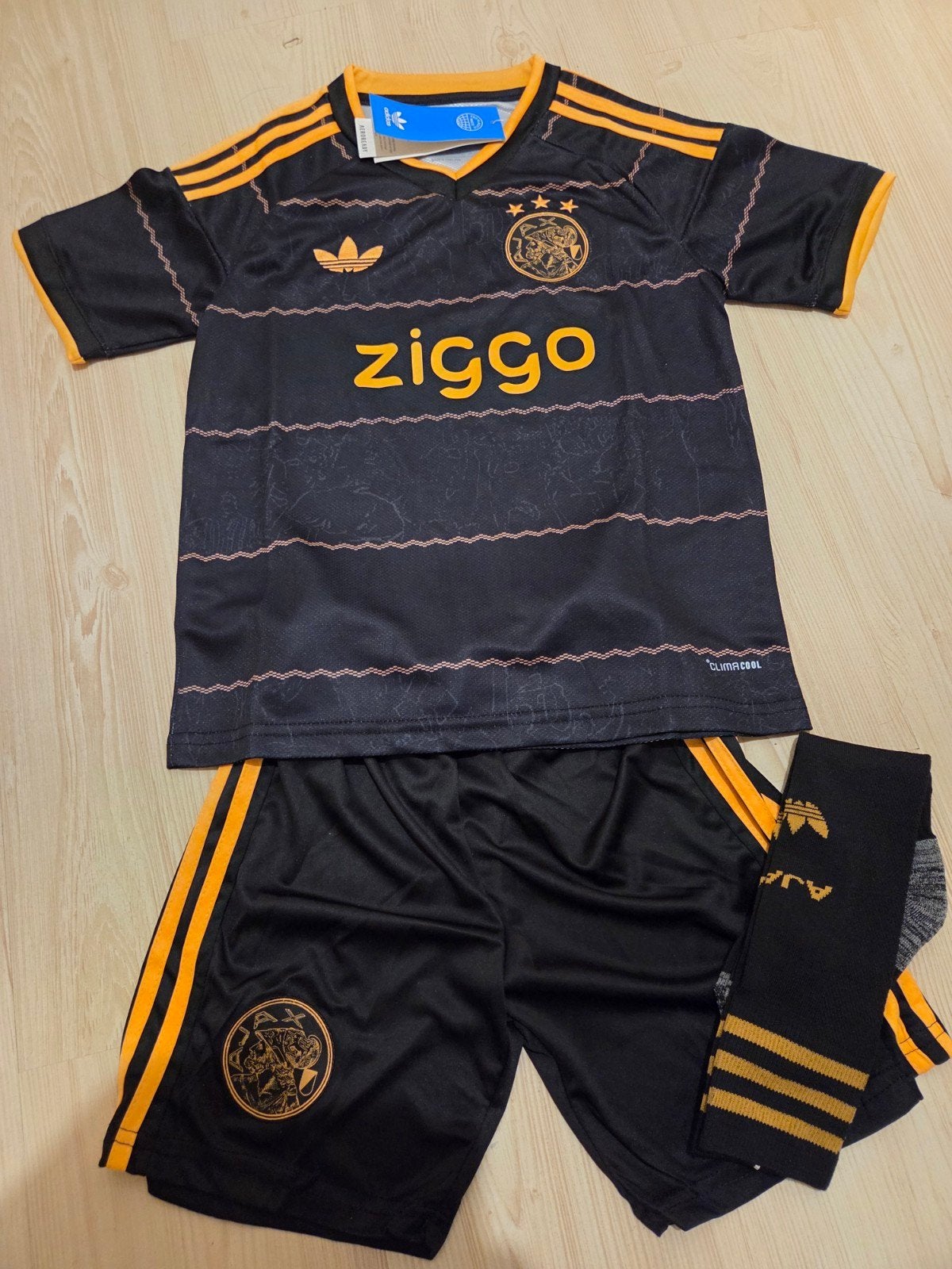 Ajax uit tenue 2026/2027 maat 128/134 - Gloednieuw!, Kinderen en Baby's, Adidas, Jongen of Meisje, Nieuw, Ophalen of Verzenden