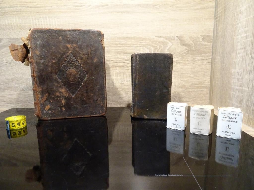 Antiek boek 18e eeuw en een oude bijbel, Ophalen of Verzenden, Abraham Hellenbroek