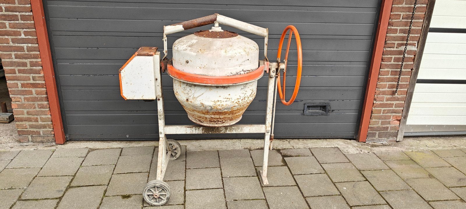 Betonmolen 150 liter, Doe-het-zelf en Verbouw, Betonmolens, Ophalen, Gebruikt